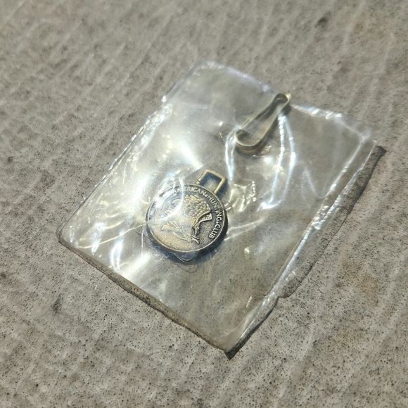 Vintage North American Hunting Club Zipper-Pull NAHC Keychain/"ZipPull" - Picture 3 of 9